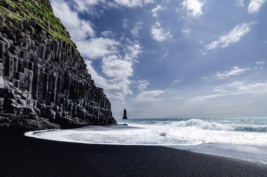 Reynisfjara - widok na plażę, jeszcze zanim ocean zabrał lwią część piasku
