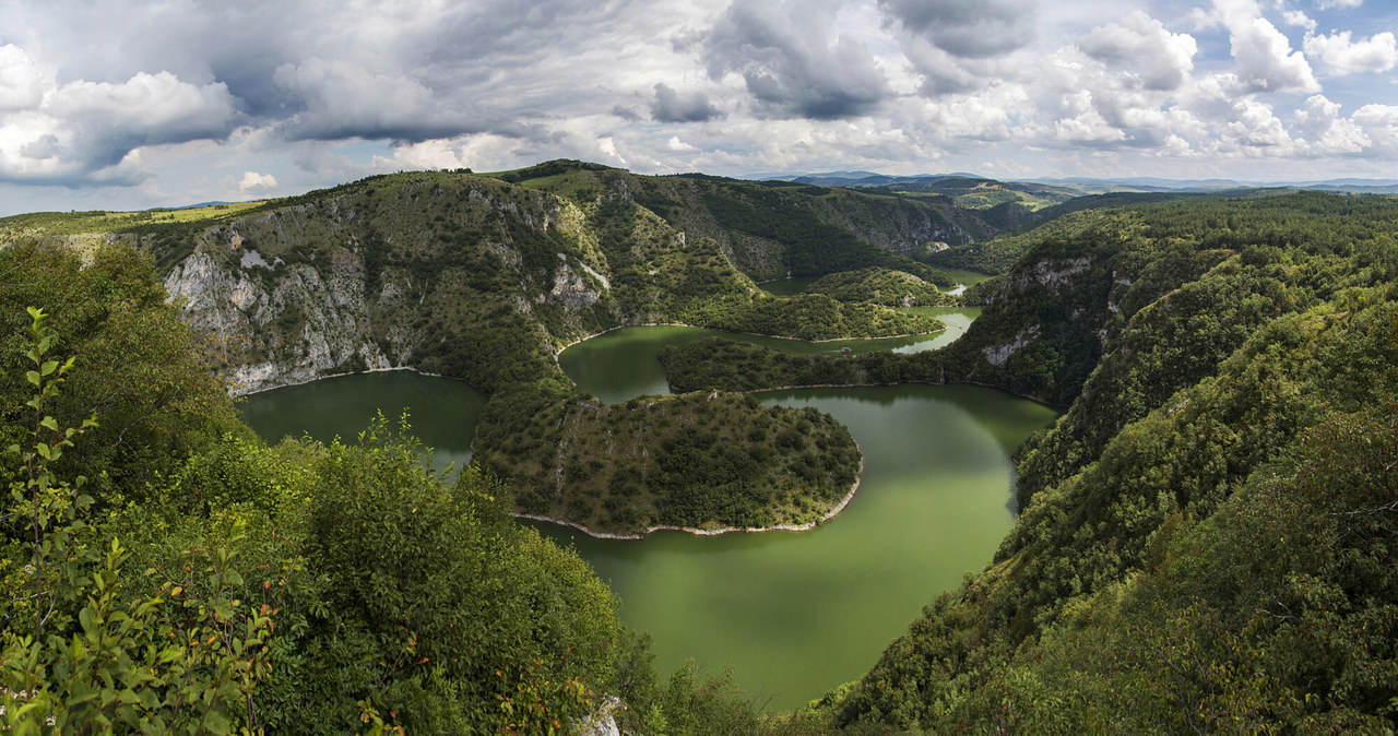 Rezerwat Uvac zachwyca widokami /boggy/easyfotostock/Eastnews /East News