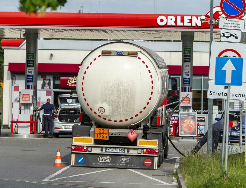 Rezerwy strategiczne paliw w Polsce wynoszą co najmniej 90 dni /Stanisław Bielski/Reporter /Agencja SE/East News