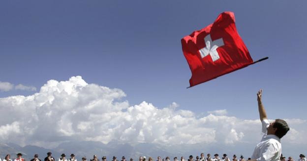 Rezerwy walutowe banku centralnego Szwajcarii na koniec 2010 r. sięgnęły 200 mld franków /AFP