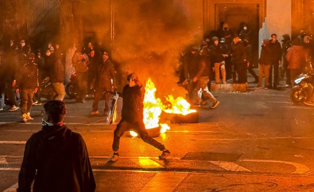 Reżim w Iranie trzyma się mocno. "Uderzenie USA musiałoby być dobrze zaplanowane"  