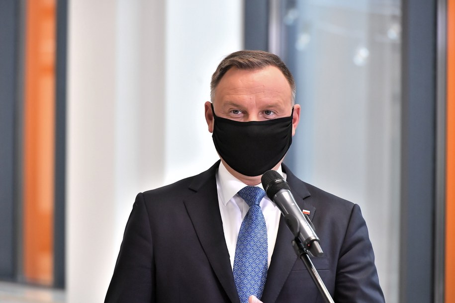 rezydent RP Andrzej Duda podczas wizyty w Centrum Badawczo-Rozwojowym Celon Pharma S.A. w Kazuniu Nowym /Andrzej Lange /PAP
