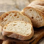 ​Rezygnujesz z chleba w czasie diety? Dietetyczka radzi, czym go zastąpić