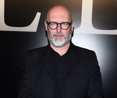 Reżyser filmu opowiedział o trudnościach ze znalezieniem kościelnych lokacji i swoim nastawieniu do instytucji Kościoła: "Chciałbym, żeby finanse Kościoła były przezroczyste, a pedofile w sutannach trafiali do więzień. Mnie nigdy nikt nie molestował, ale początek myślenia o "Klerze" wziął się kiedy moje dzieci poszły do szkoły. Nie było żadnej współpracy między twórcami filmu a kurią krakowską. Zdjęcia do filmu były robione za granicą - w Czechach. Przez krótki okres próbowaliśmy znaleźć obiekty zdjęciowe w Polsce, ale bez powodzenia. Poddaliśmy się, bo nie jesteśmy dziećmi i wiedzieliśmy, że nie otrzymamy zgody" - przyznał Smarzowski.