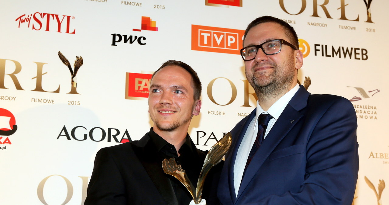 Reżyser Jan Komasa i dyrektor muzeum Powstania Warszawskiego Jan Ołdakowski podczas uroczystej gali wręczenia Polskich Nagród Filmowych Orły 2015 /Tomasz Gzell /PAP