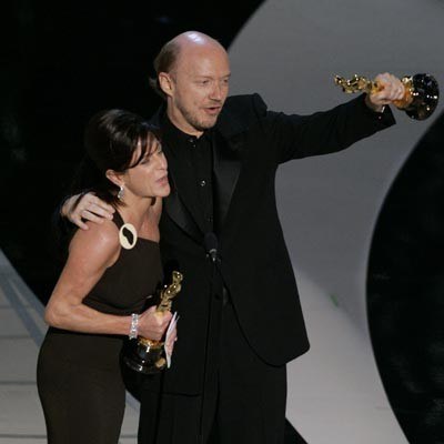 Reżyser Paul Haggis i producentka Cathy Schulman z Oscarem dla filmu "Miasto gniewu" /AFP
