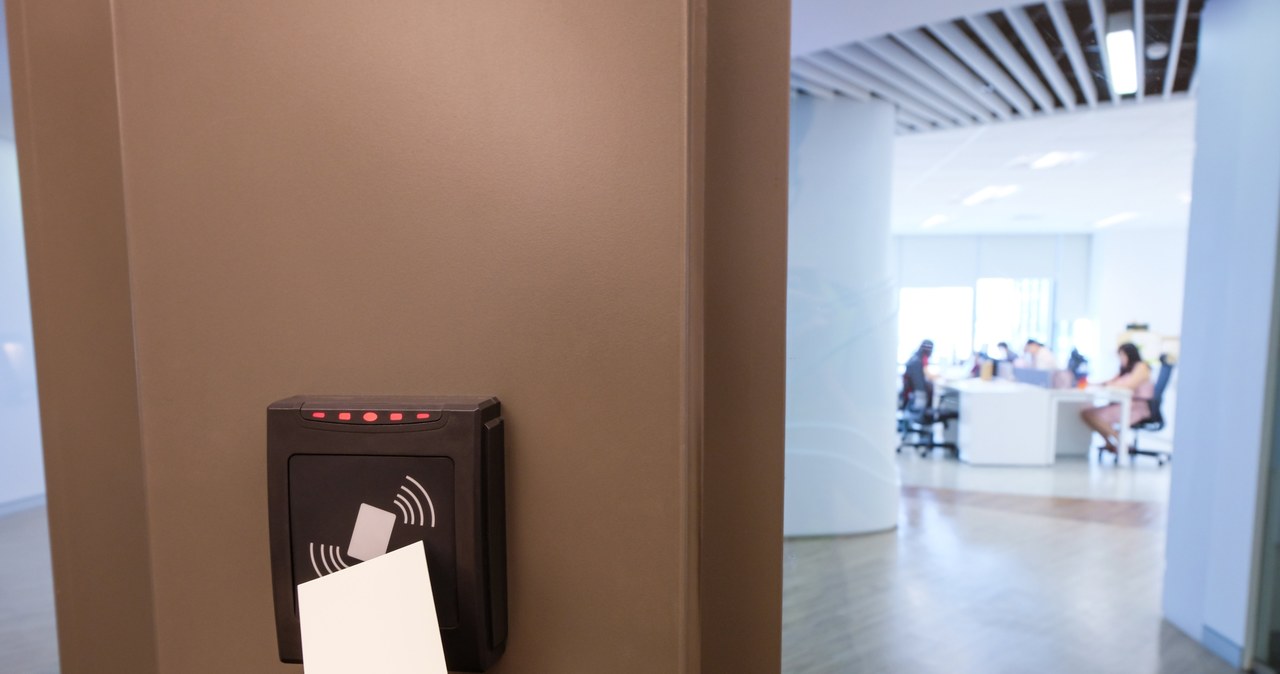RFID to technologia, która pozwala na znacznie więcej niż dostęp do wyznaczonych drzwi w biurowcu /123RF/PICSEL