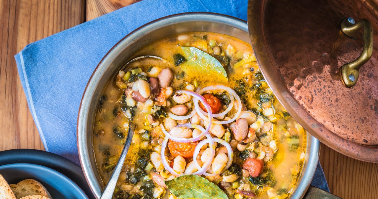 Ribollita to gęsta i sycąca zupa z Toskanii /leonori /123RF/PICSEL