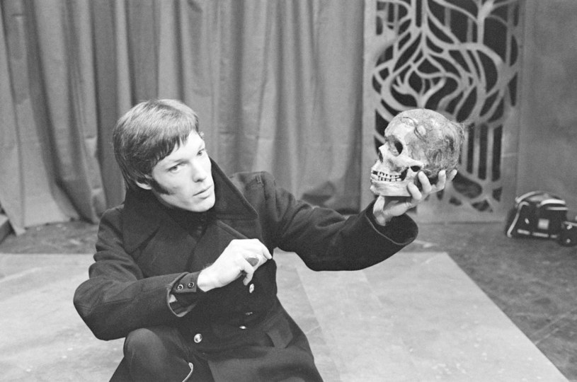 Richard Chamberlain w roli Hamleta w Birmingham Repertory Theatre /Ellmann/Mirrorpix /Getty Images