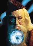 Richard Harris jako Albus Dumbledore w filmie "Harry Potter i komnata tajemnic" /