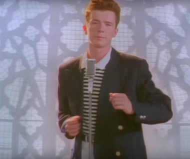 Rick Astley nagrał przebój "Never Gonna Give You Up" z nowym tekstem. Powód zasmuca