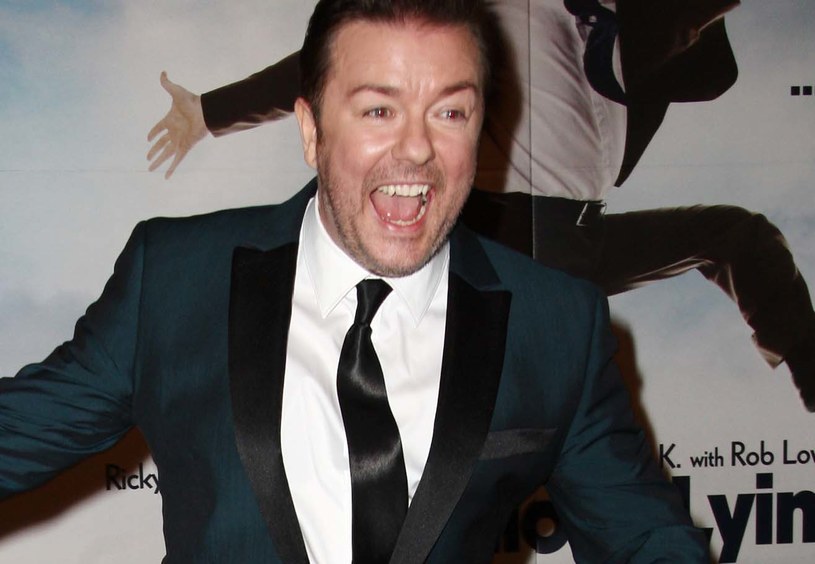 Ricky Gervais wydaje się zadowolny - fot. Dave Hogan /Getty Images/Flash Press Media