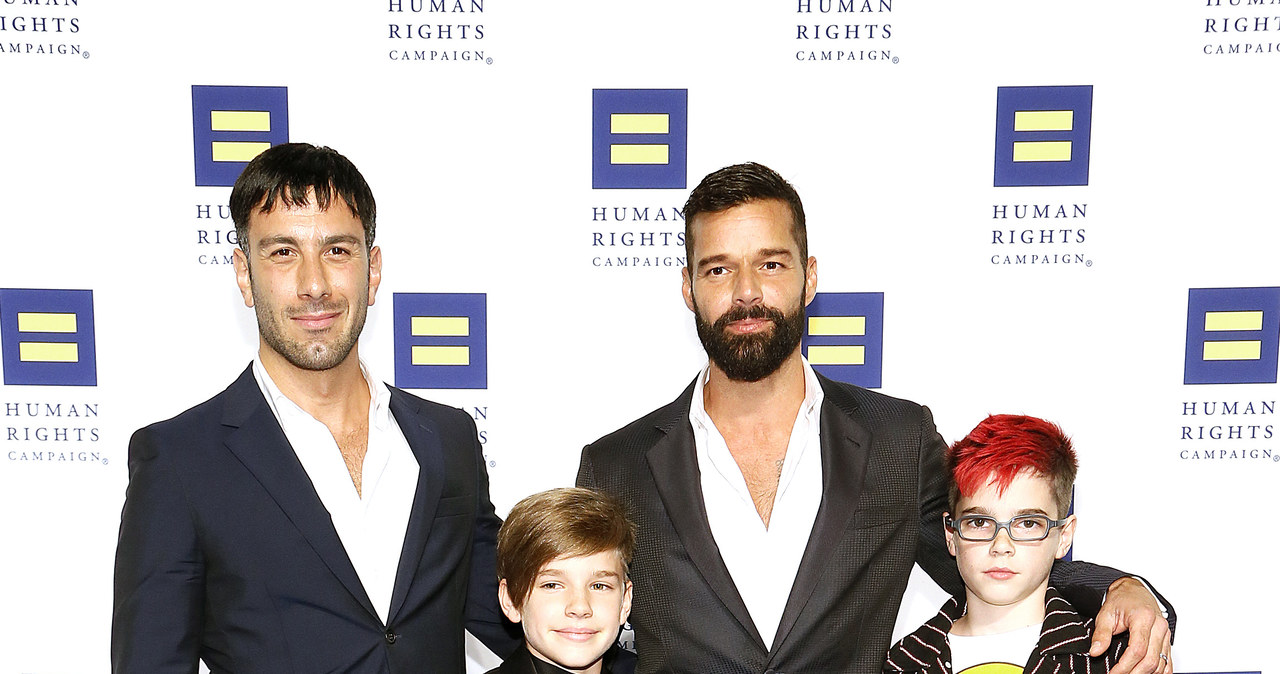 Ricky Martin i jego najbliżsi: mąż Jwan Yosef i synowie Matteo i Valentini podczas Human Rights Campaign National Dinner /Paul Morigi /Getty Images