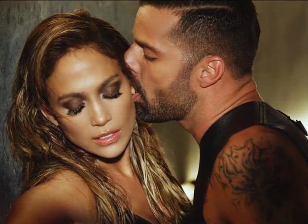 Ricky Martin próbuje odgryźć ucho Jennifer Lopez w klipie "Adrenalina" - fot. Thunder /East News