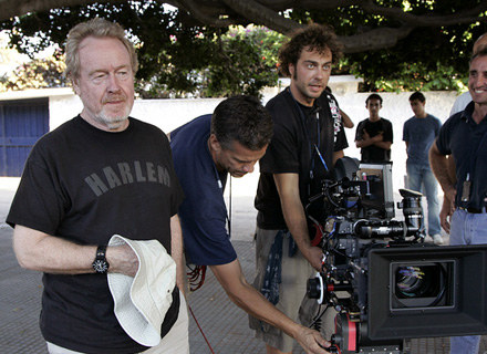 Ridley Scott na planie najnowszej produkcji z Leonardo Di Caprio i Russellem Crowe "House of Lies" /AFP