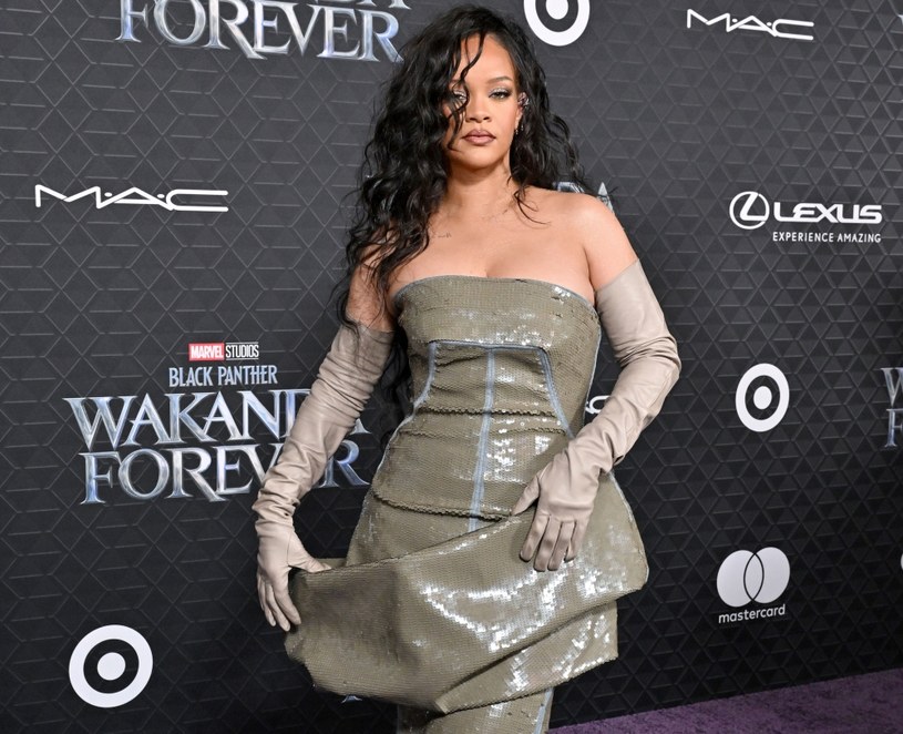 Rihanna dementuje plotki. "Teraz albo nigdy"