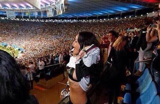 Rihanna na Maracanie w ten sposób podziękowała piłkarzom za emocjonujący mecz /