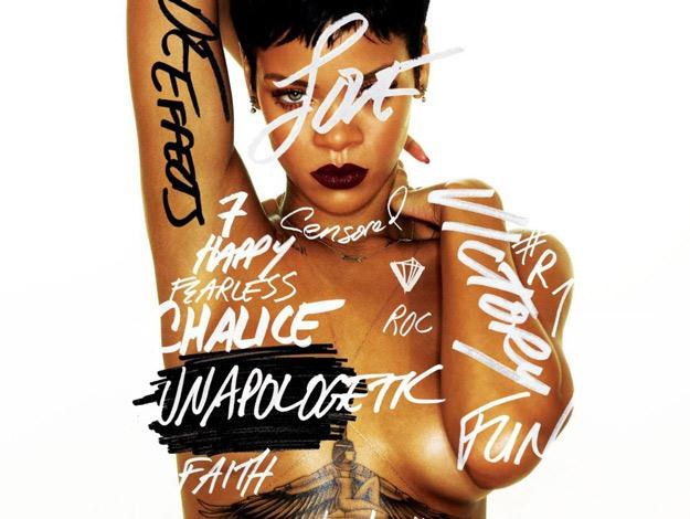 Rihanna na okładce albumu "Unapologetic" /