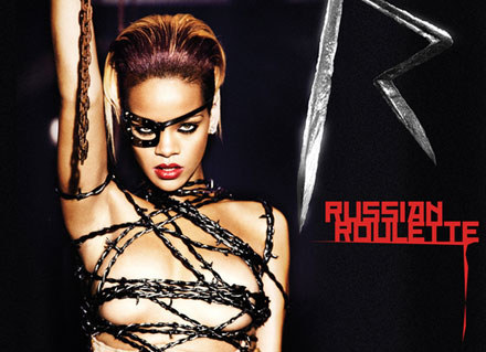 Rihanna na okładce "Russian Roulette" /