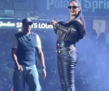 Rihanna niespodziewanie wróciła po latach na scenę! Internauci bezlitośni: "czas na emeryturę"