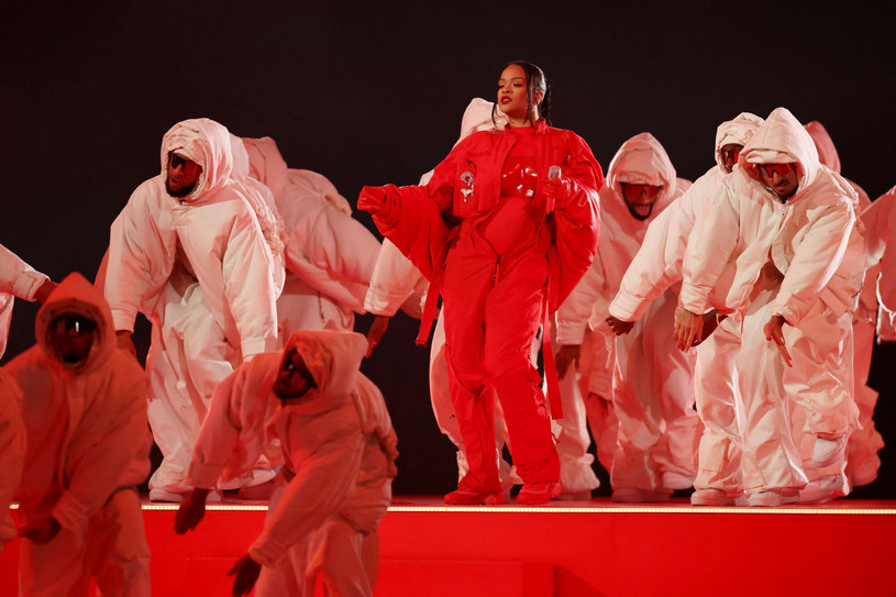 Rihanna podczas występu na Super Bowl /EZRA SHAW/Getty AFP/East News /East News