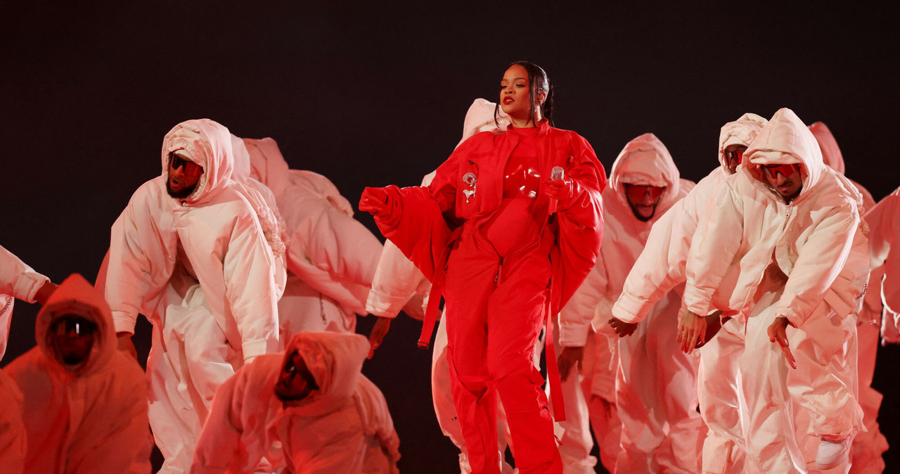 Rihanna podczas występu na Super Bowl /EZRA SHAW/Getty AFP/East News /East News