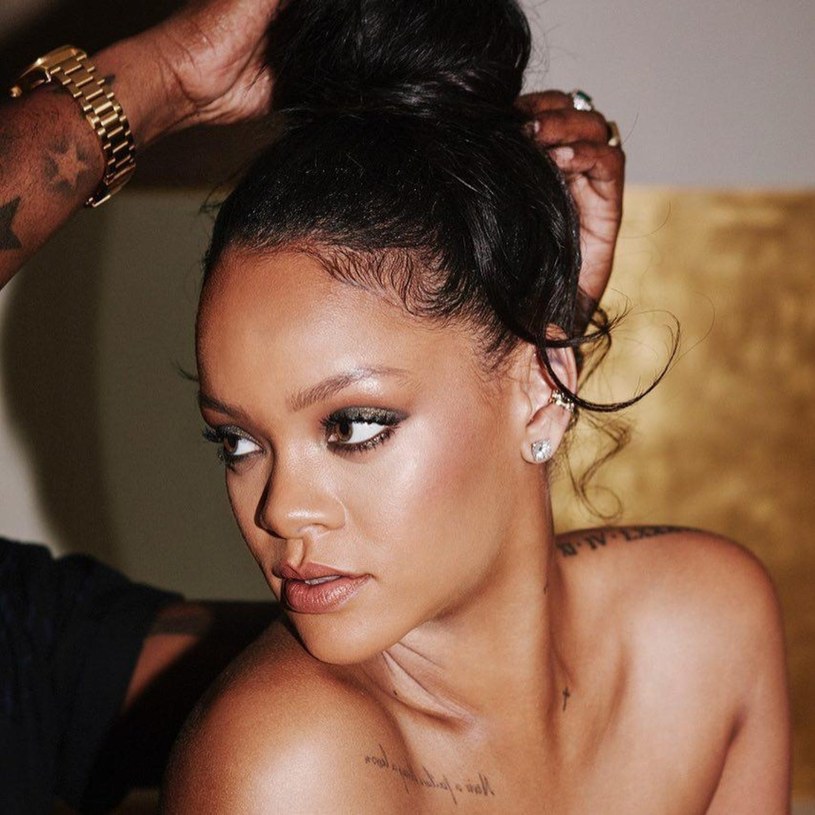 Rihanna stawia na edukację młodzieży /FaceToFace /Reporter