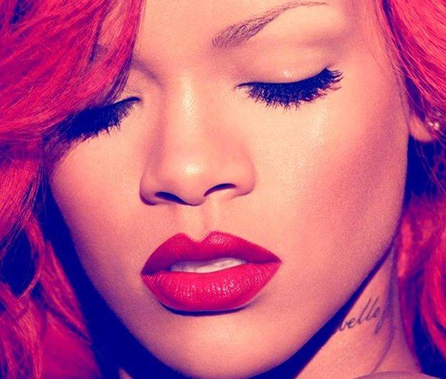 Rihanna utrzymała się na szczycie światowej listy /