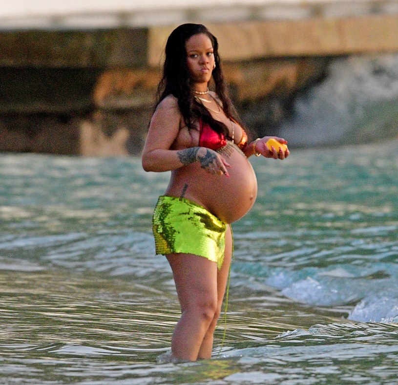 Rihanna w ciąży na Barbadosie. Poród tuż tuż /Agencja FORUM