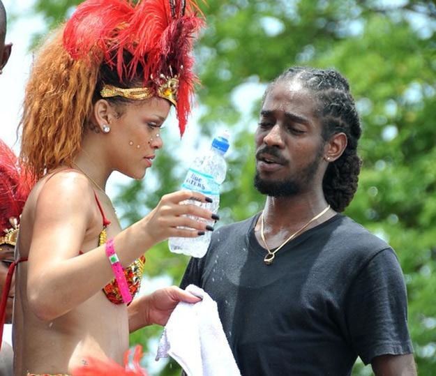 Rihanna z "Bogiem Miłości", jak nazywają go kobiety na Barbadosie - fot. Splash News /East News