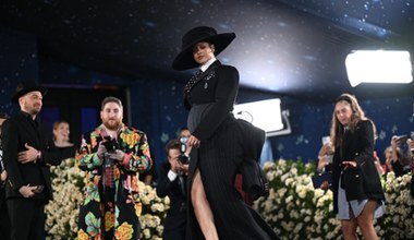 Rihanna zaskoczyła wszystkich. Zaprezentowała ciążowy brzuszek na MET Gali