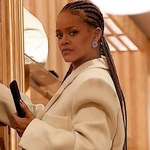 Rihanna znów zwróciła na siebie uwagę. Założyła za dużą marynarkę. Ikona stylu?