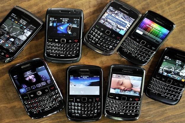 RIM dogorywa, masowe zwolnienia uratują część serii BlackBerry? /AFP
