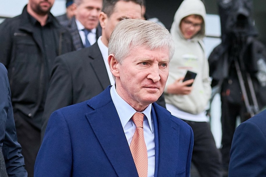 Rinat Achmetow na pogrzebie Mircei Lucescu, legendy rumuńskiej piłki nożnej (zdjęcie z 9 kwietnia 2026 r.) /Alex Nicodim/NurPhoto