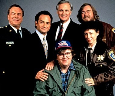 Rip Torn, Kevin Pollak, Alan Alda, John Candy, Rhea Perlman i Michael Moore na planie "Operacji bekon"