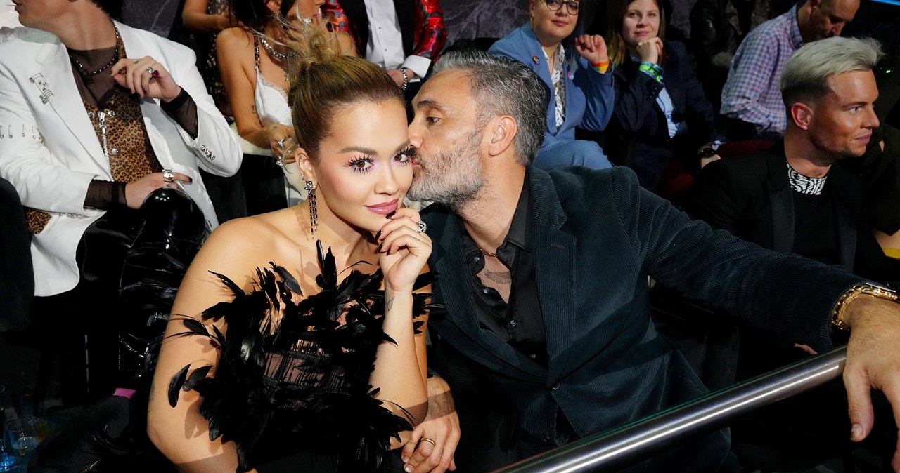 Rita Ora i Taika Waititi na MTV EMA 2021 / Jeff Kravitz / Contributor /Getty Images