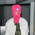 Rita Ora w różowej kominiarce