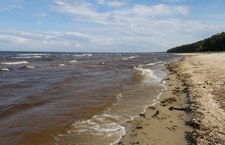 RMF: Darłowo. Nie żyje 14-latek, który wraz z rodzeństwem został porwany przez morskie fale