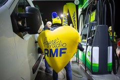 RMF FM tankuje Wasze auta w Słupsku. Zrobiła się duża kolejka!