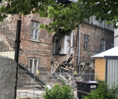 RMF: Zawaliła się ściana i część dachu zabytkowej kamienicy w Warszawie