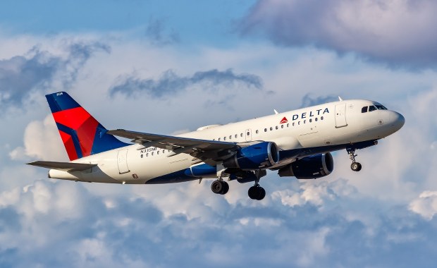 Robaki zaczęły wypadać ze schowka na bagaże. Samolot musiał zawrócić