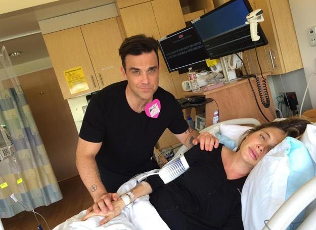 Robbie Williams i jego żona Ayda na szpitalnym łóżku /oficjalna strona wykonawcy