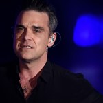 Robbie Williams na koncercie nagle... zwymiotował! Tak się teraz tłumaczy
