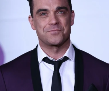 Robbie Williams nagle przesunął premierę nadchodzącego krążka. Fani mają swoją teorię