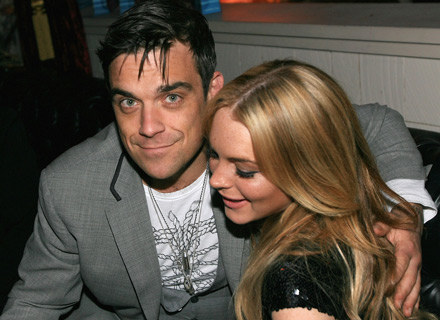 Robbie Williams przestał pokazywać się publicznie. Z Lindsay Lohan w 2007 r. - fot. Michael Buckner /Getty Images/Flash Press Media
