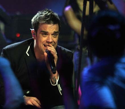 Robbie Williams: Take That deską ratunku? /arch. AFP