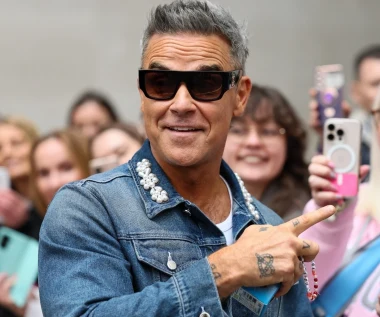 Robbie Williams wyszedł przed hotel i zaśpiewał dla grupy fanów. "To był zaszczyt, być tego częścią"
