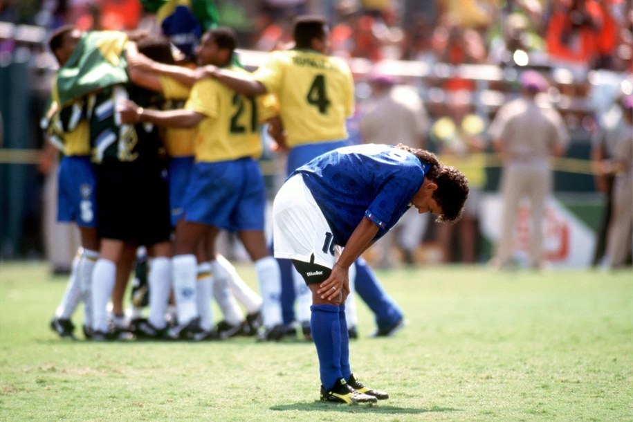 Robert Baggio nie wykorzystał karnego w finale z Brazylią /Phil O'Brien /PAP/PA