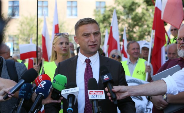 Robert Bąkiewicz usłyszał zarzut. "Mamy milczeć"