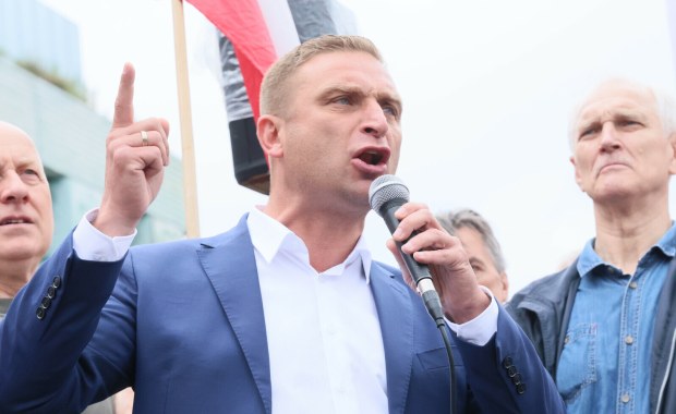 Robert Bąkiewicz usłyszał zarzuty, m.in. nawoływania do popełnienia zbrodni